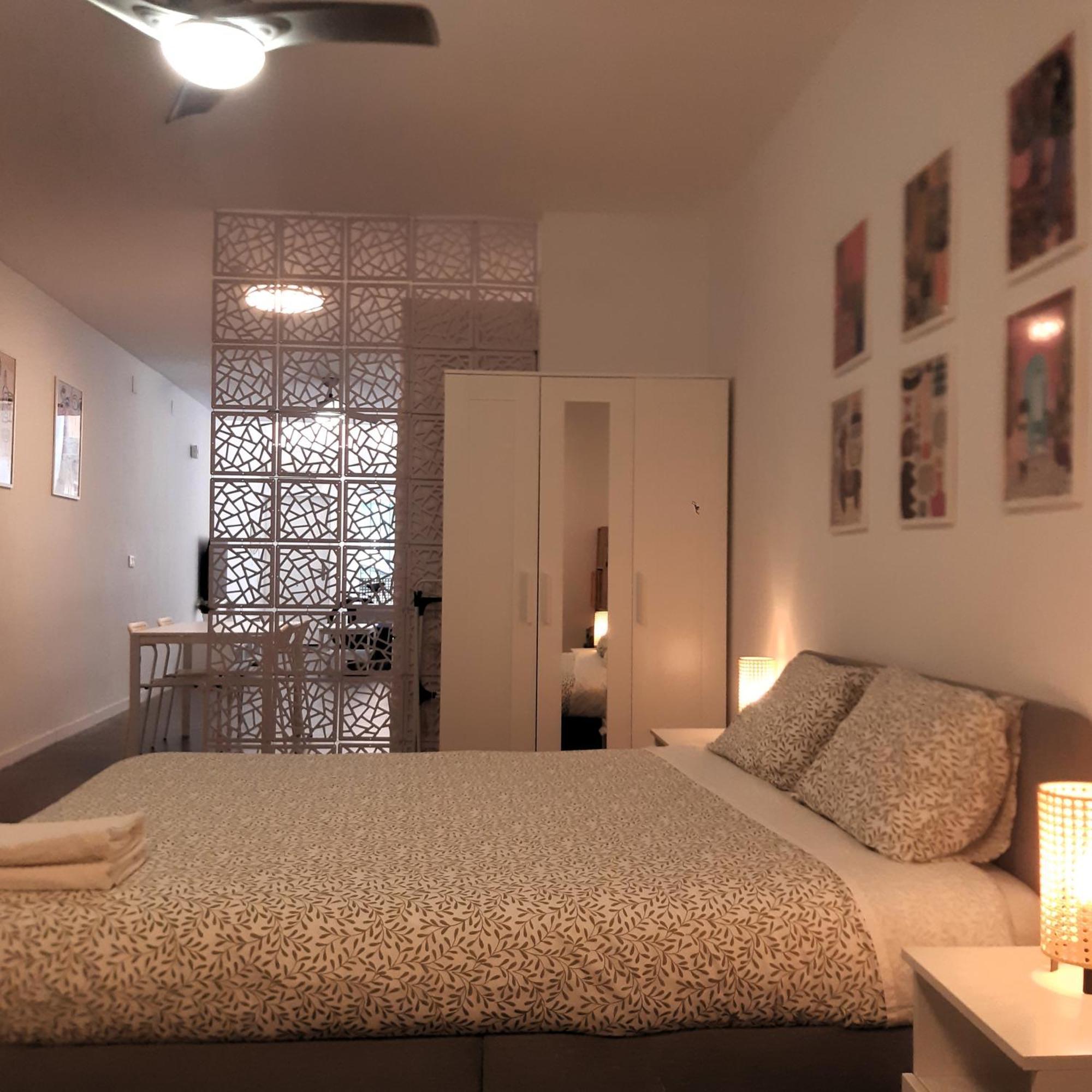 La Caramba Amplio Apartamento En La Playa Малага Екстер'єр фото