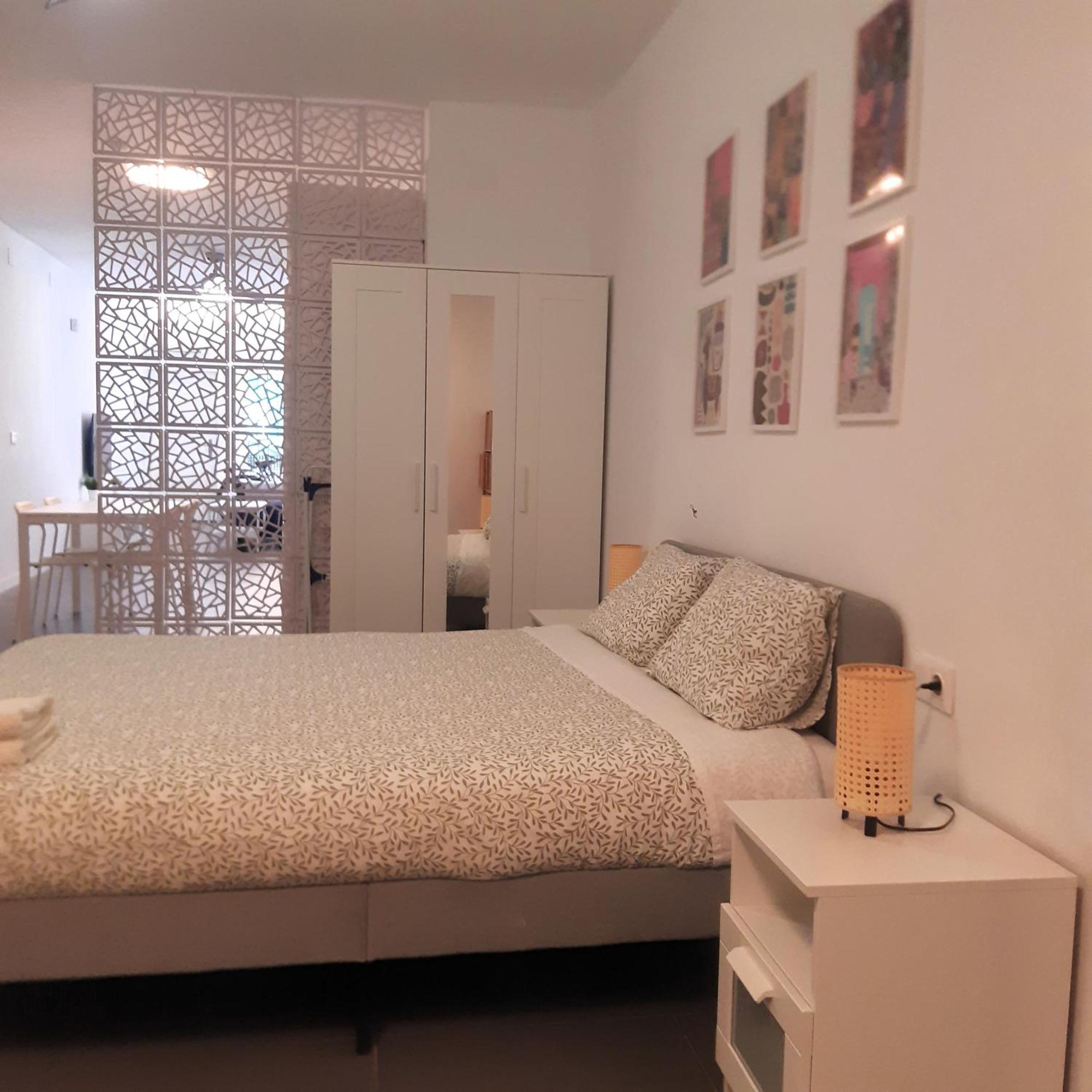 La Caramba Amplio Apartamento En La Playa Малага Екстер'єр фото